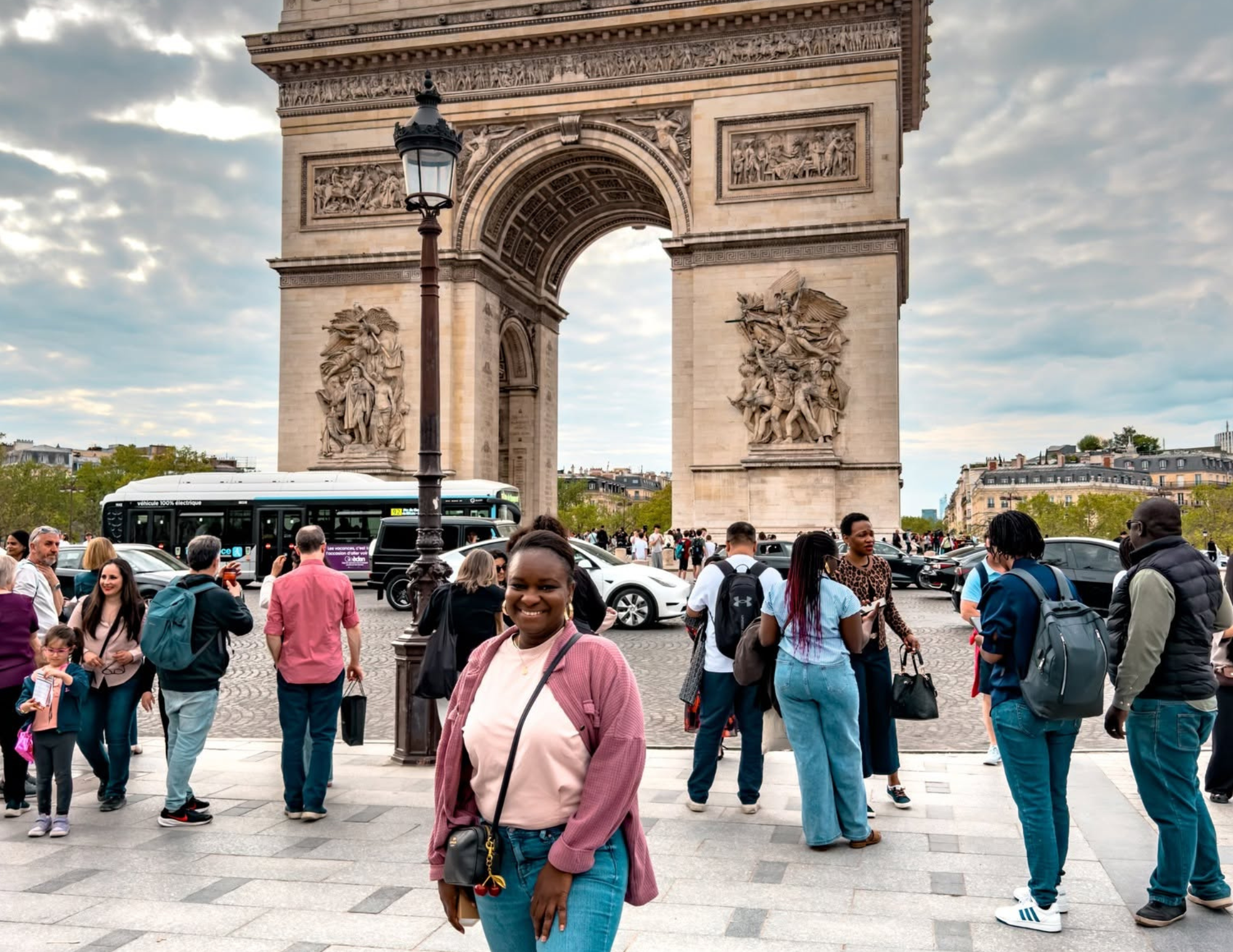 Paris Travel Guide (11).png